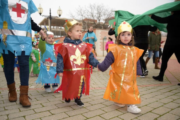 Los niños y niñas de la E.I. Alba realizan su tradicional desfile de Carnaval