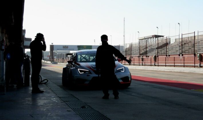 SEAT Sport entrena en el Circuito de Albacete