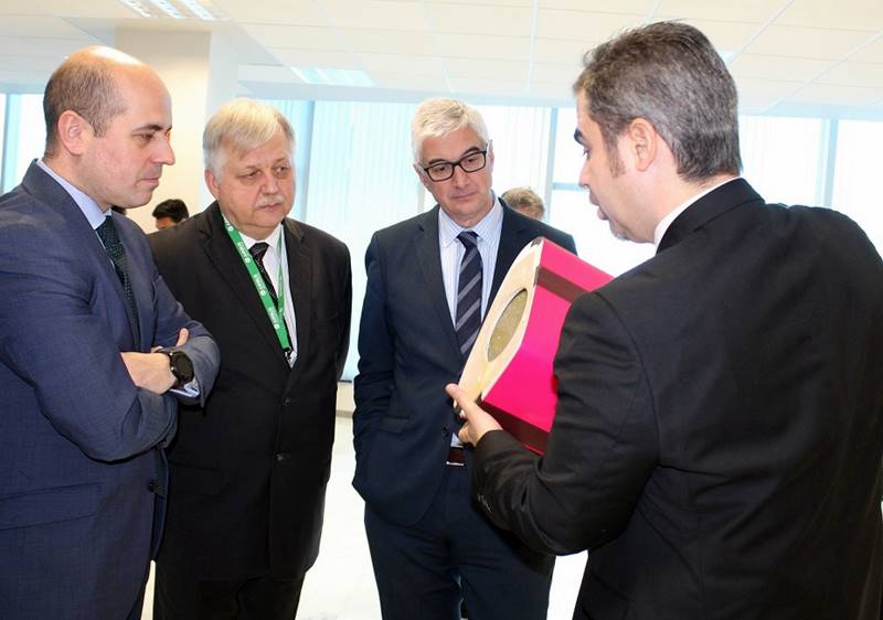 Alberto Reina destaca el importante valor añadido de Airbus para Albacete