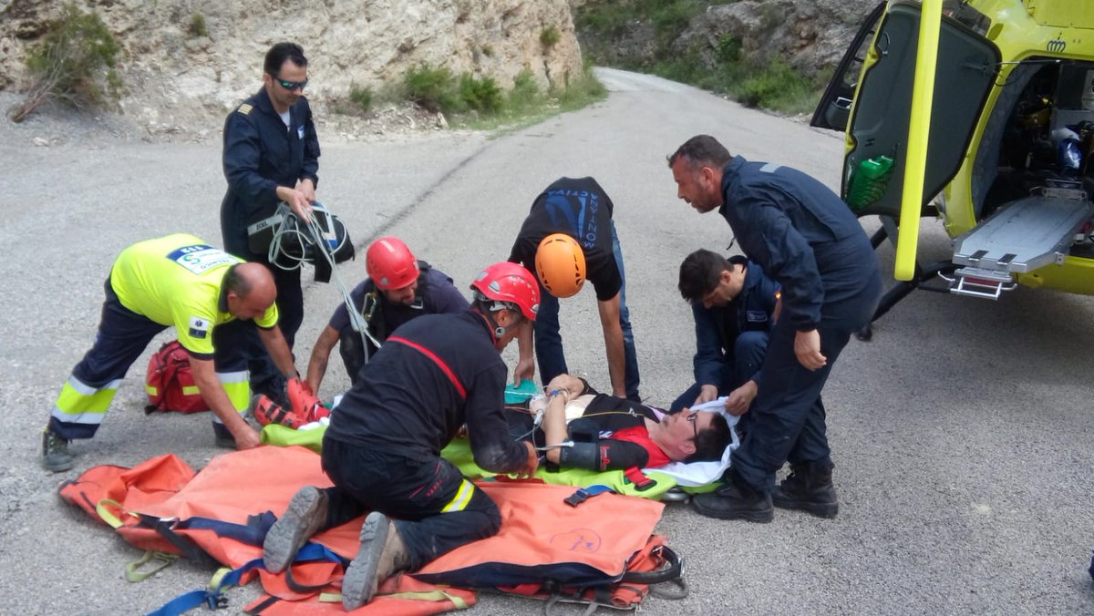 El ciclista rescatado de un barranco en Villa de Ves ya está en el Hospital de Albacete