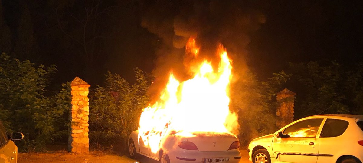 [FOTOS] Tres coches incendiados esta noche en Albacete