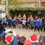 Brazos Abiertos reúne a todos los centros educativos para cantar villancicos frente al Belén de la Glorieta de Argamasilla de Alba