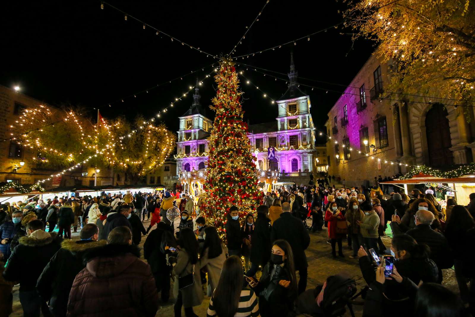 Toledo inaugura su iluminación navideña