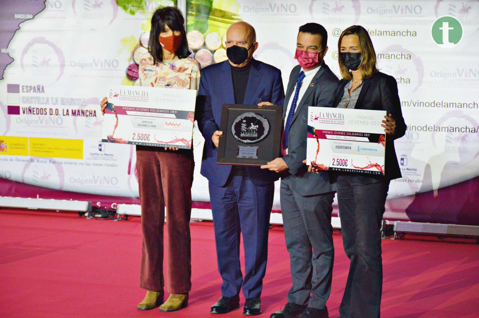 Roberto Brasero, Sandra Sánchez, María Pombo y Pedro Almodóvar reciben los Premios Solidarios 2021 de la DO La Mancha