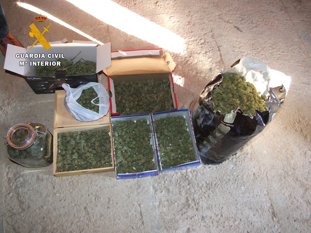 Cocaína, hachís, marihuana y 12.000 euros: el "botín" de un grupo que traficaba con drogas en Cuenca