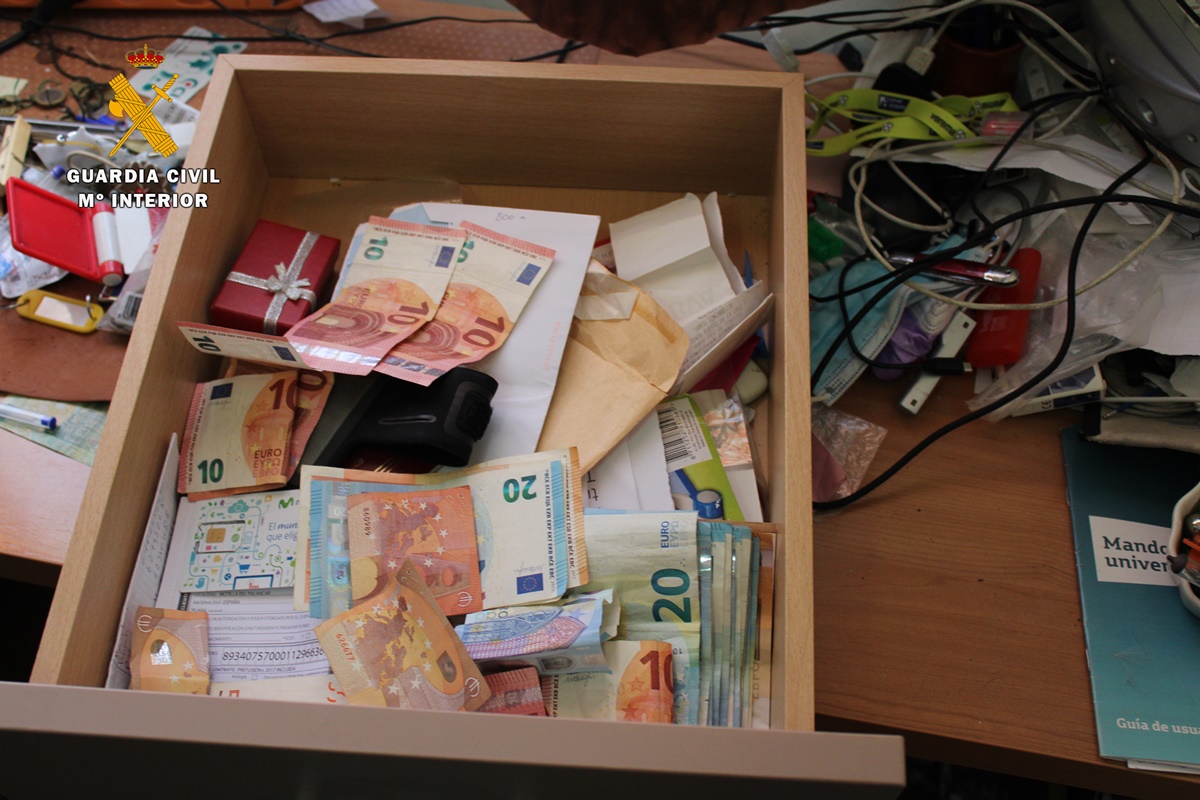 Cocaína, hachís, marihuana y 12.000 euros: el "botín" de un grupo que traficaba con drogas en Cuenca