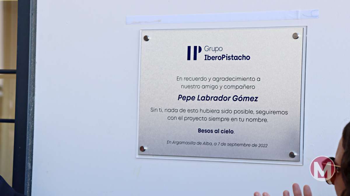 Sentido homenaje a Pepe Labrador en la inauguración de Iberopistacho, trabajador de Manzanares recientemente fallecido