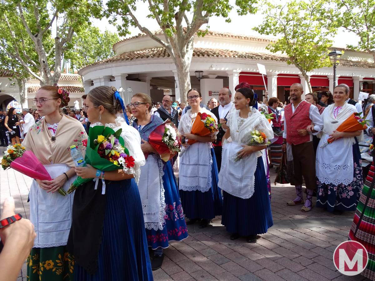 Música, baile y color en honor a la Virgen los Llanos en la Ofrenda de Flores de la Feria de Albacete