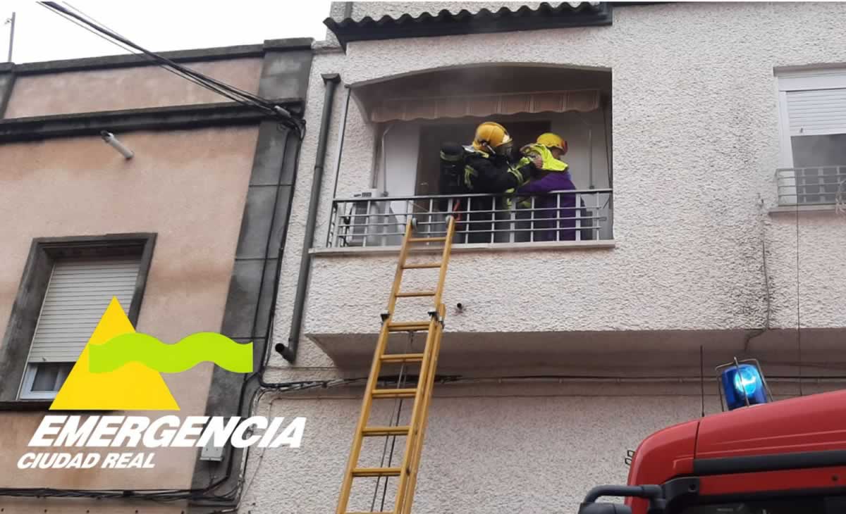 Una mujer de 93 años resulta herida por inhalación de humo tras un incendio en su casa de La Solana