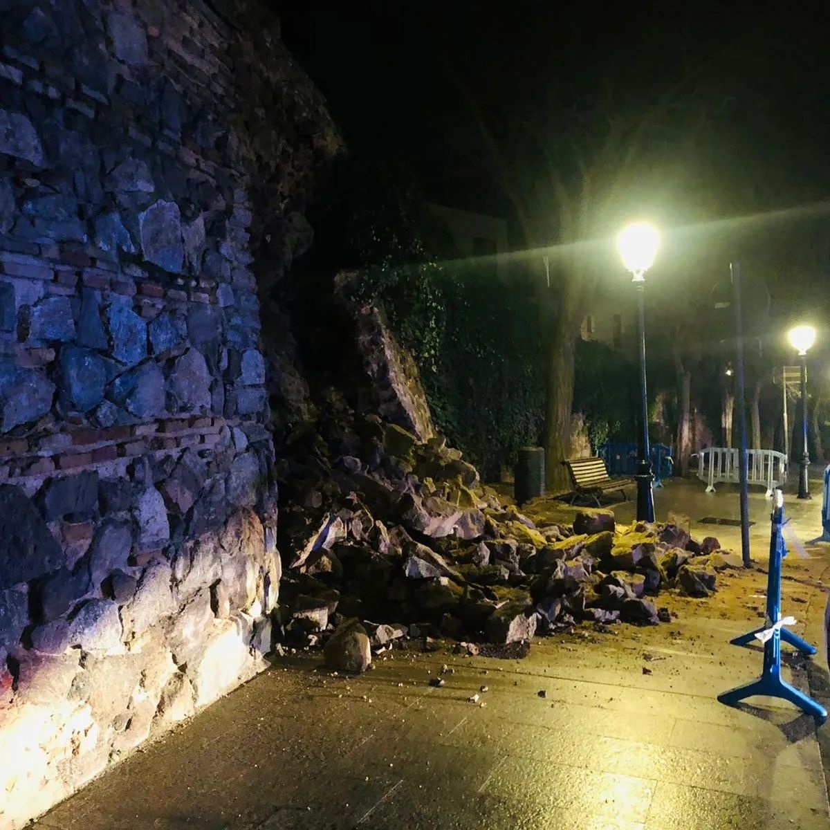 Derrumbe de madrugada de una parte de la muralla o el muro de Toledo