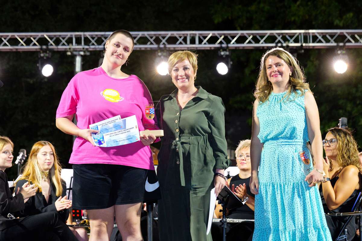 Sonia González entrega los premios de los Certámenes de Feria y Fiestas 2023 de Argamasilla de Alba