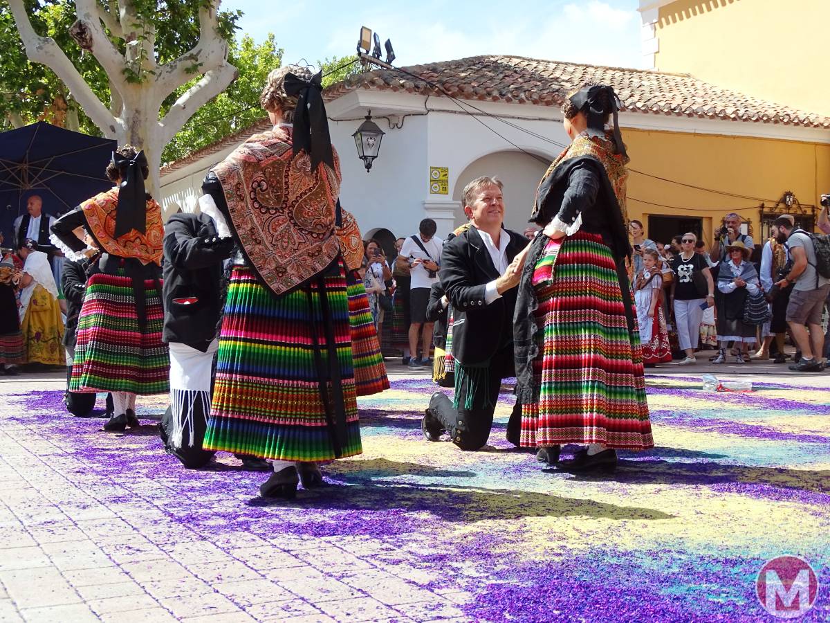 Color, emoción y baile en la Ofrenda de Flores a la Virgen de Los Llanos en la Feria de Albacete
