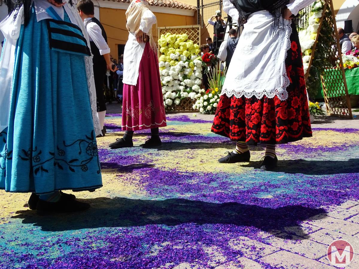 Color, emoción y baile en la Ofrenda de Flores a la Virgen de Los Llanos en la Feria de Albacete